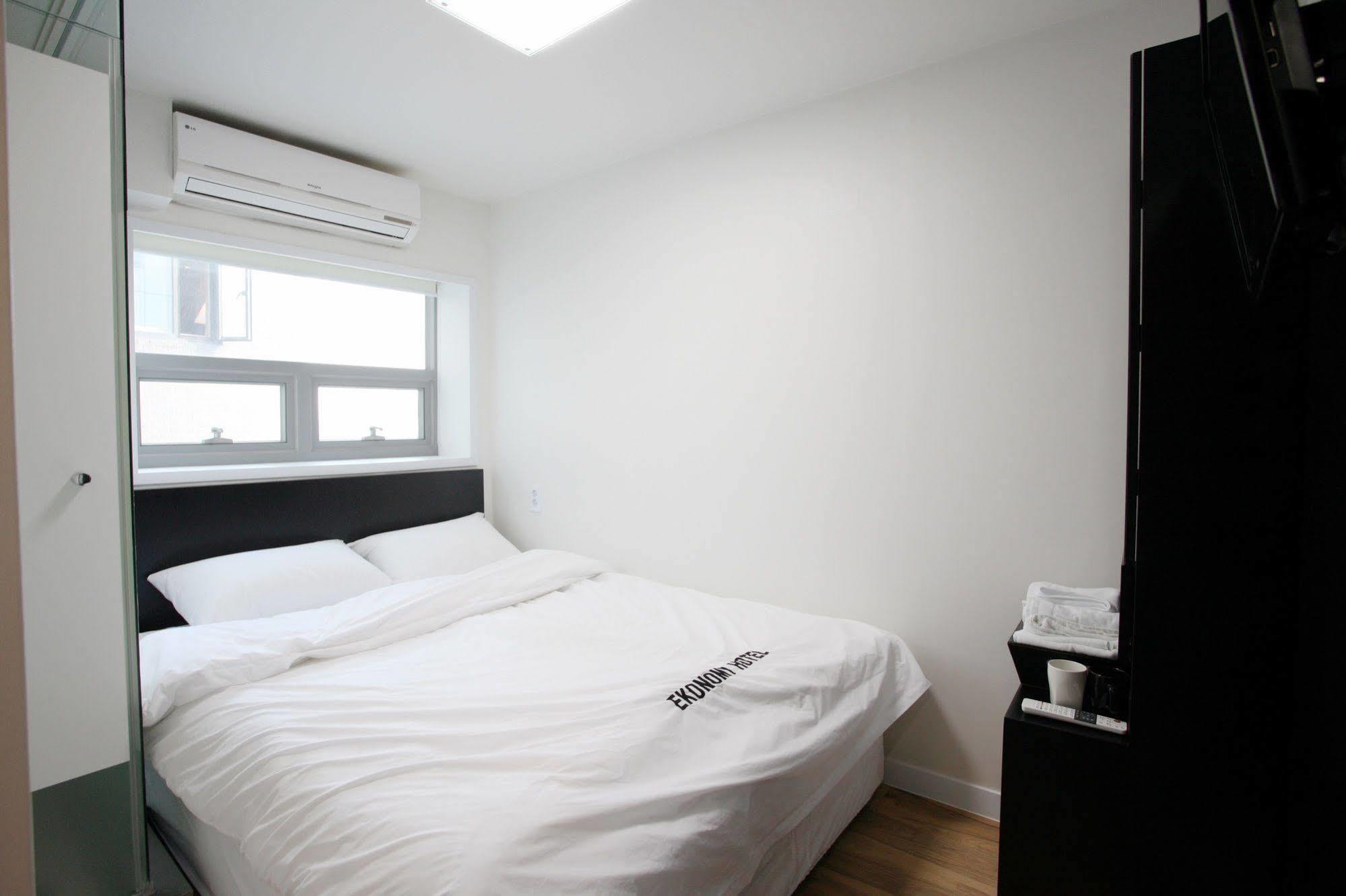 Ekonomy Hotel Myeongdong Central Seoel Buitenkant foto