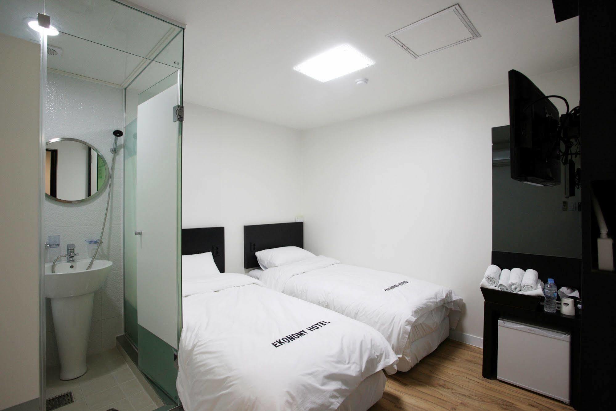 Ekonomy Hotel Myeongdong Central Seoel Buitenkant foto