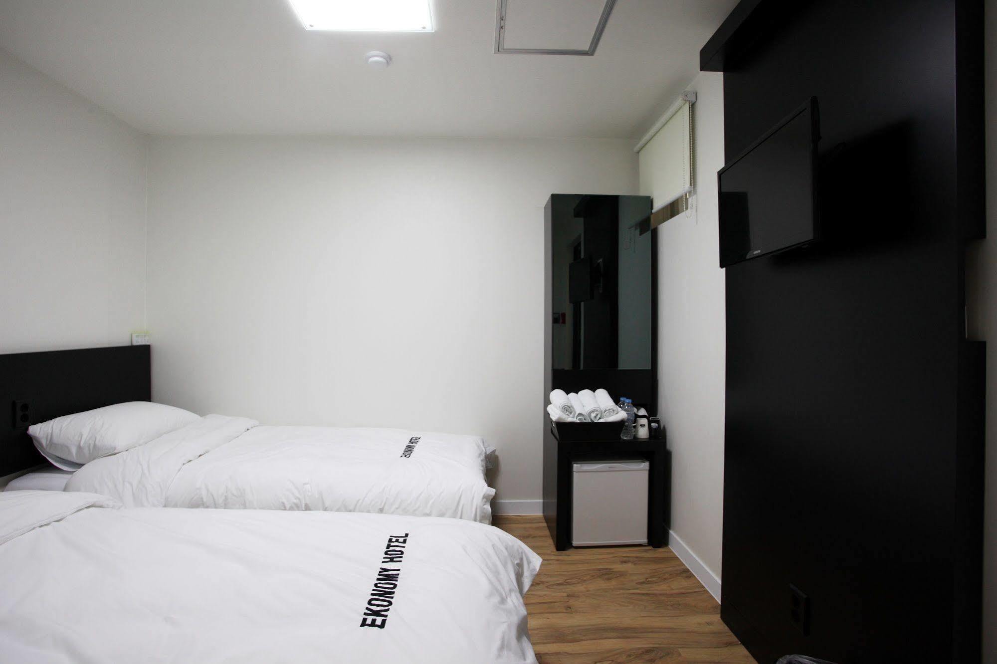 Ekonomy Hotel Myeongdong Central Seoel Buitenkant foto