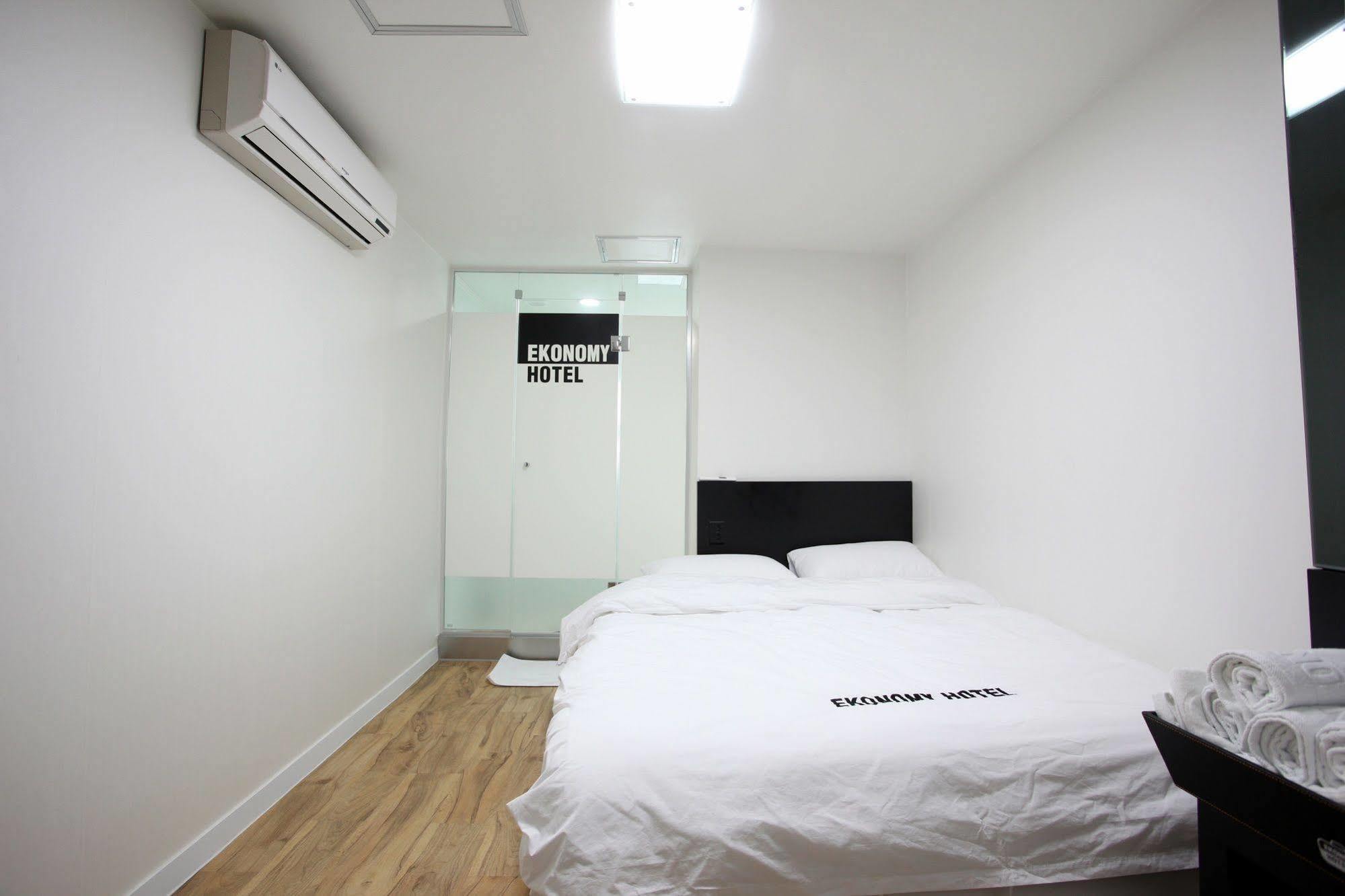 Ekonomy Hotel Myeongdong Central Seoel Buitenkant foto