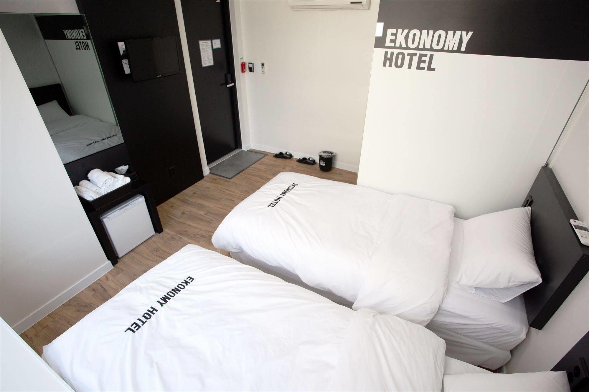Ekonomy Hotel Myeongdong Central Seoel Buitenkant foto