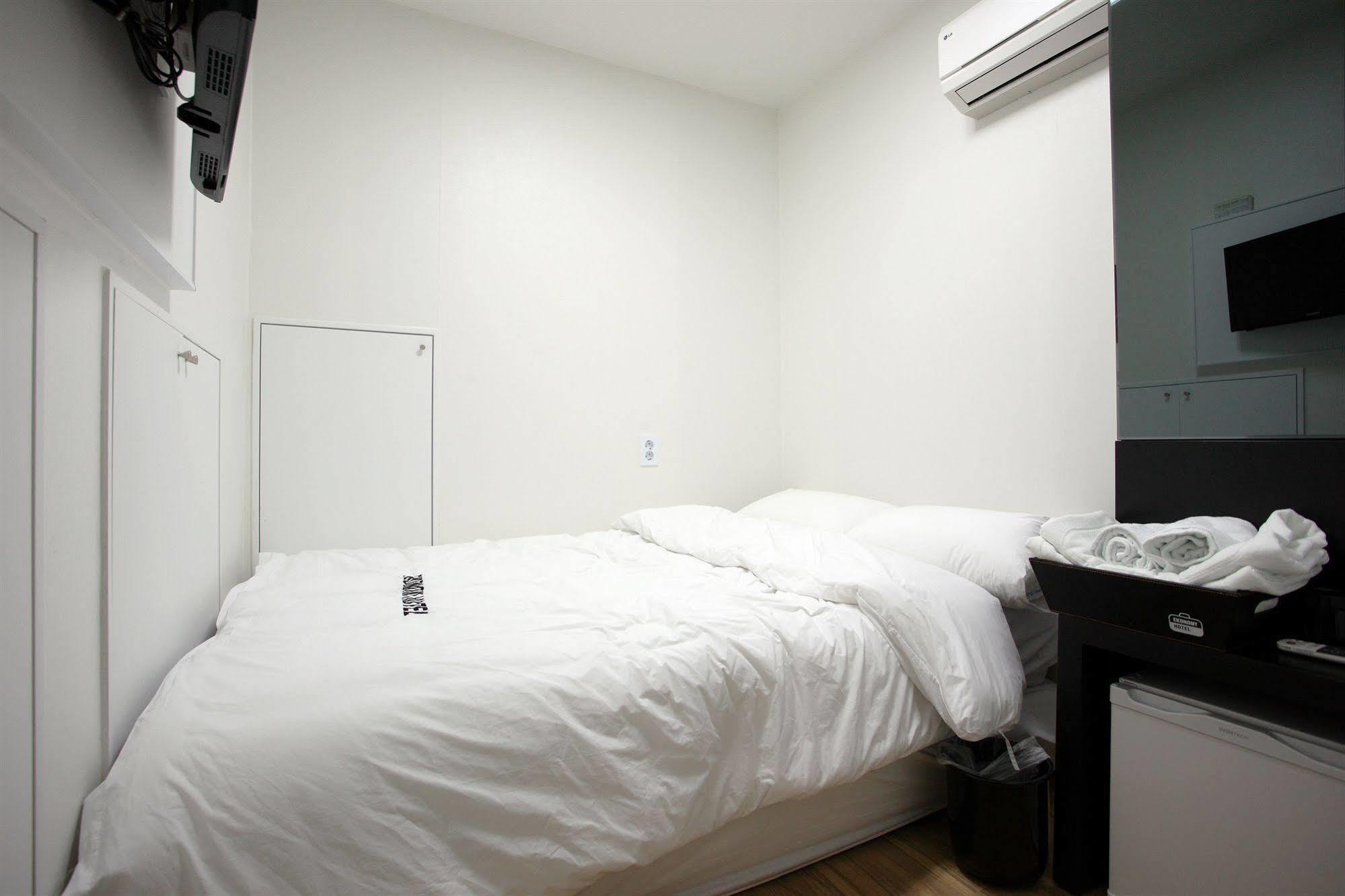Ekonomy Hotel Myeongdong Central Seoel Buitenkant foto