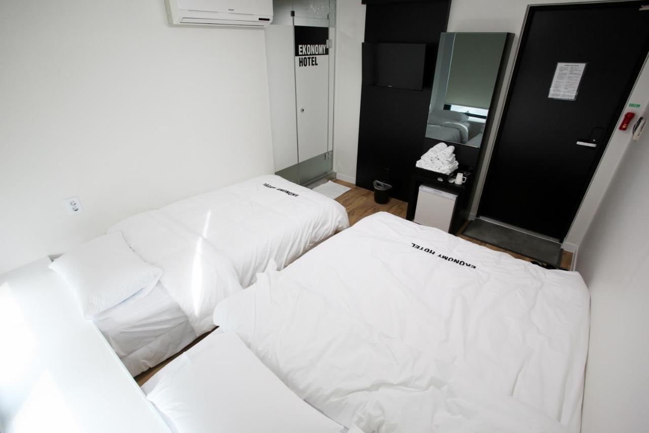 Ekonomy Hotel Myeongdong Central Seoel Buitenkant foto